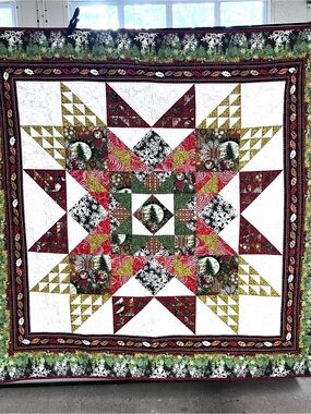 Festive Christmas Star Patchwork Quilt in Red, Green, White